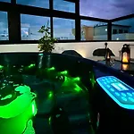 Atlantic 4, Terrace, And Solarium Apartman