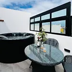 Atlantic 4, Terrace, And Solarium Apartman
